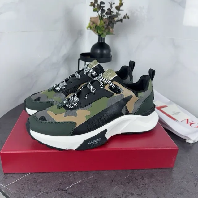 Valentino Rockstud baskets chunky semelle sculptée vert armée camouflage multicolore 1