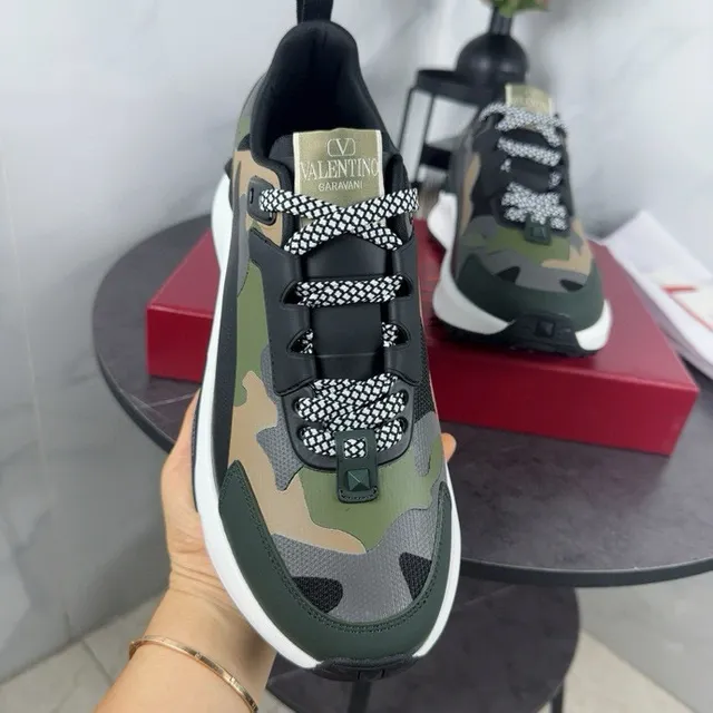 Valentino Rockstud baskets chunky semelle sculptée vert armée camouflage multicolore 2
