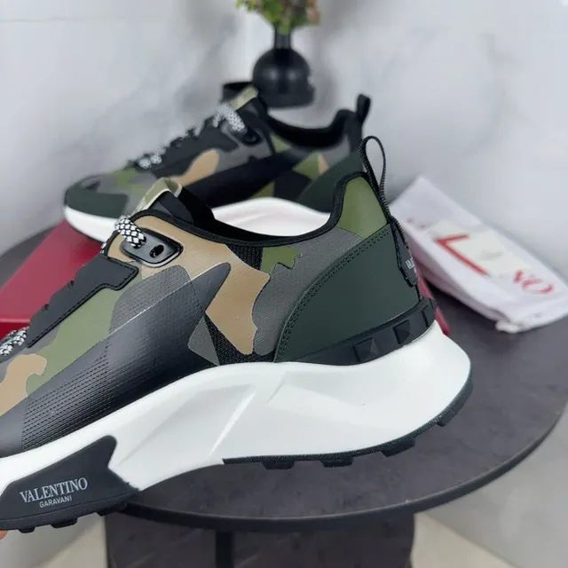 Valentino Rockstud baskets chunky semelle sculptée vert armée camouflage multicolore 6