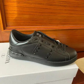 Valentino Rockstud Black Leather Pyramid Stud Lifestyle Sneakers