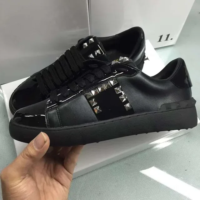 Valentino Rockstud Tênis Lifestyle de Plataforma em Couro Preto Patentado e Fosco 3