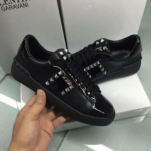 Valentino Rockstud Tênis Lifestyle de Plataforma em Couro Preto Patentado e Fosco 4