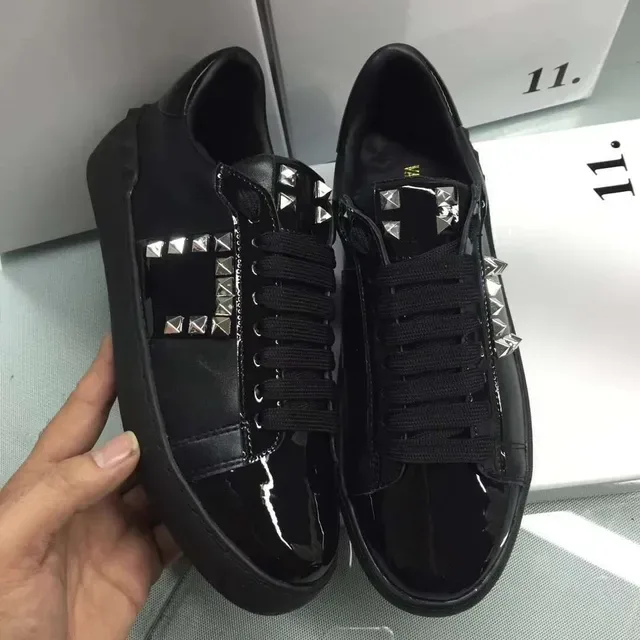 Valentino Rockstud Tênis Lifestyle de Plataforma em Couro Preto Patentado e Fosco 5