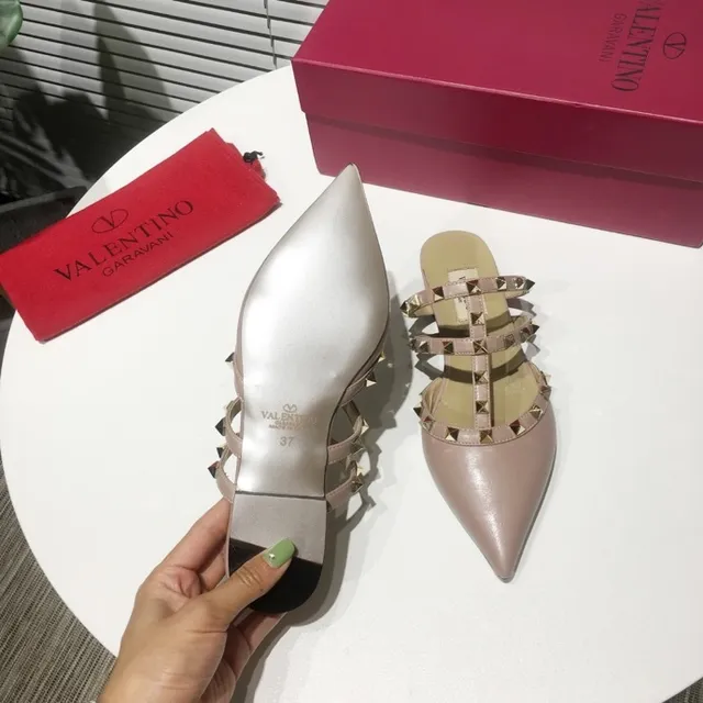 Valentino Rockstud Sandálias de salto alto em couro nude com tiras e rebites 2