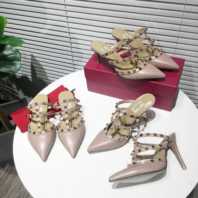 Valentino Rockstud Sandálias de salto alto em couro nude com tiras e rebites 4