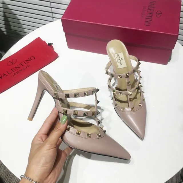 Valentino Rockstud Sandálias de salto alto em couro nude com tiras e rebites 5