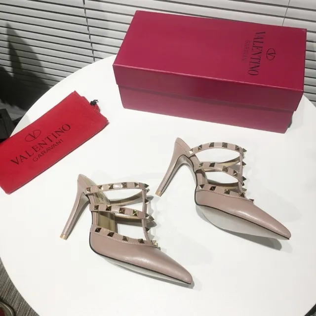 Valentino Rockstud Sandálias de salto alto em couro nude com tiras e rebites 8