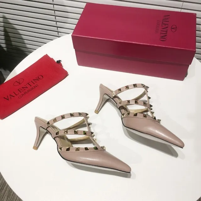 Valentino Rockstud Sandálias de salto alto em couro nude com tiras e rebites 9