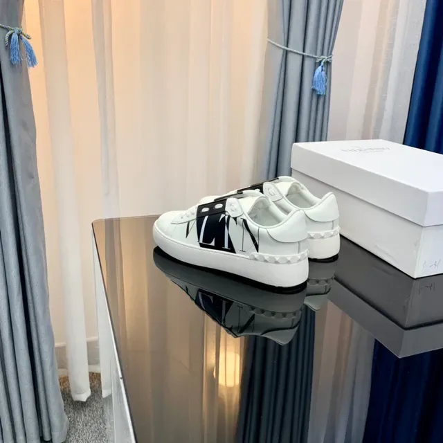 Valentino Rockstud VLTN White Black Logo Lifestyle Sneakers 2
