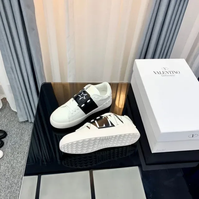 Valentino Rockstud VLTN White Black Logo Lifestyle Sneakers 3