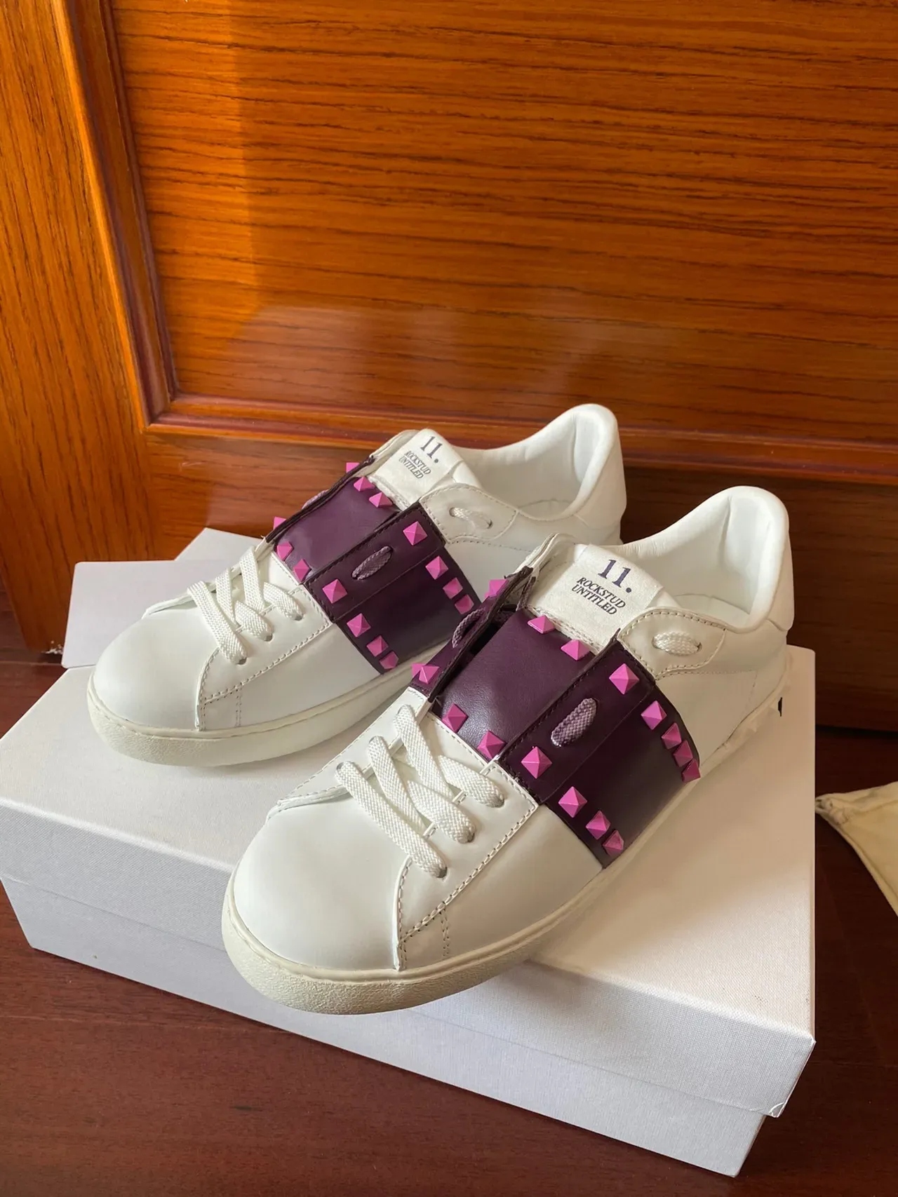 Valentino Rockstud Blanco Púrpura Rosa Pirámide Stud Lifestyle Sneakers 2