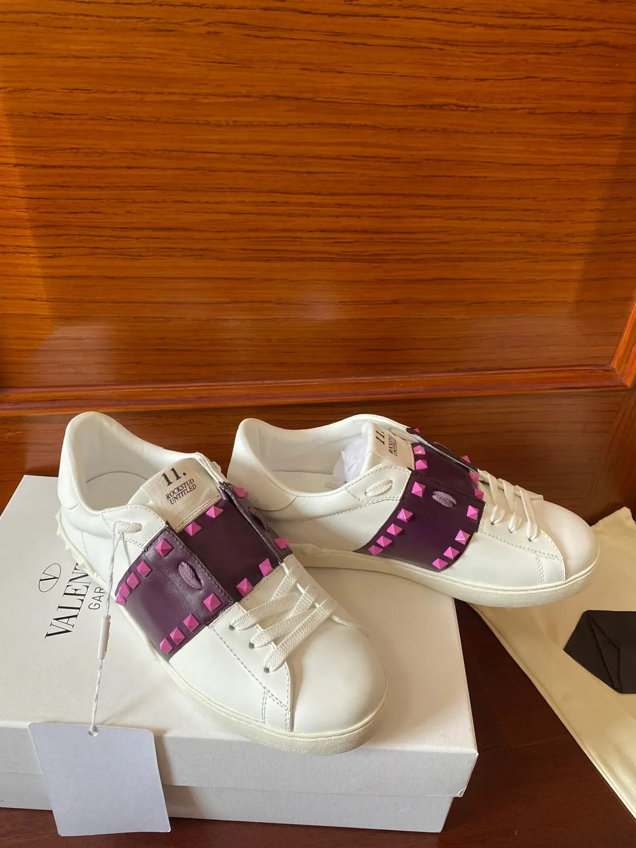 Valentino Rockstud Blanco Púrpura Rosa Pirámide Stud Lifestyle Sneakers 3