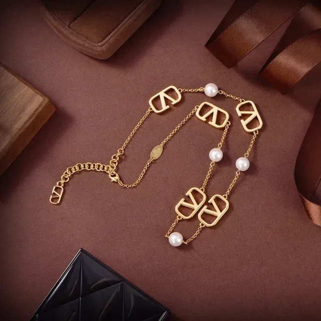 Collier Valentino VLogo Perles Chaîne Dorée Blanche 2
