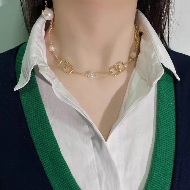 Collier Valentino VLogo Perles Chaîne Dorée Blanche 4