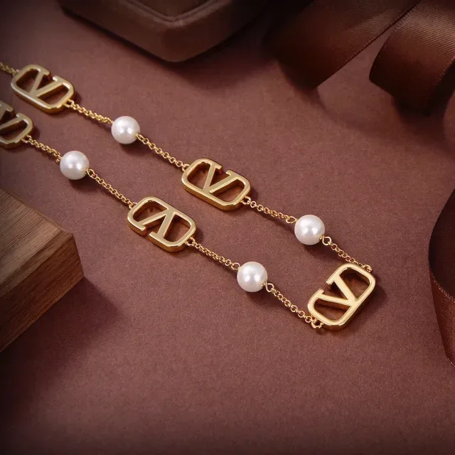 Collier Valentino VLogo Perles Chaîne Dorée Blanche 6