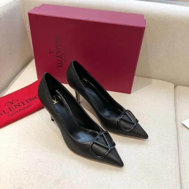 Valentino VLTN Black Leather Pointed-Toe Stiletto Pumps 7