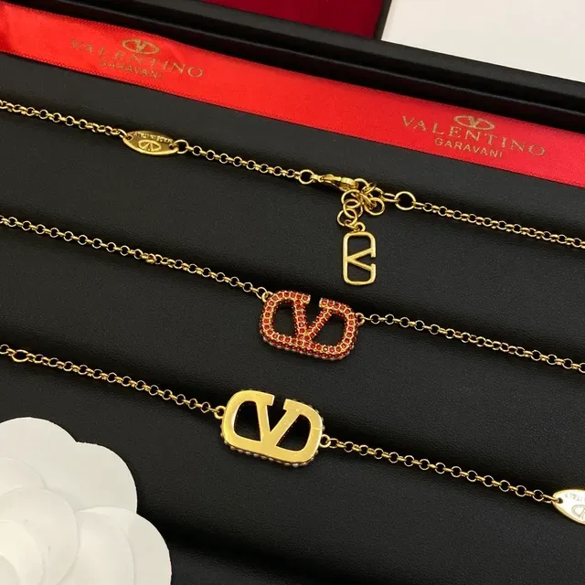 Valentino VLTN Collier Chaîne Or Rouge Motif Logo 2