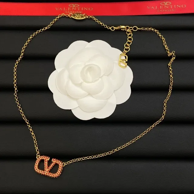 Valentino VLTN Collier Chaîne Or Rouge Motif Logo 4