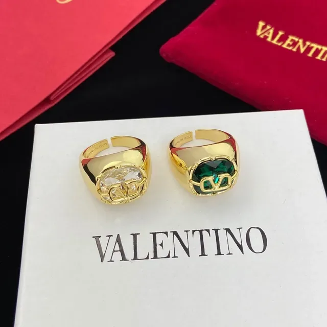 Valentino VLTN Logo Anéis em dourado com gemas facetadas 6