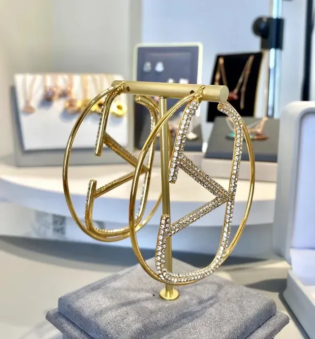 Valentino VLTN Boucles d'oreilles à aro Pavé Cristal Or 4