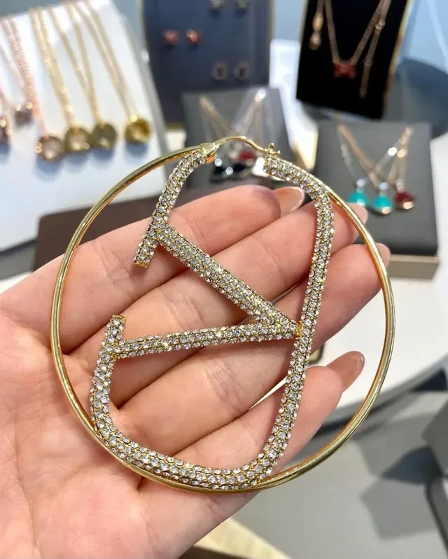Valentino VLTN Boucles d'oreilles à aro Pavé Cristal Or 5