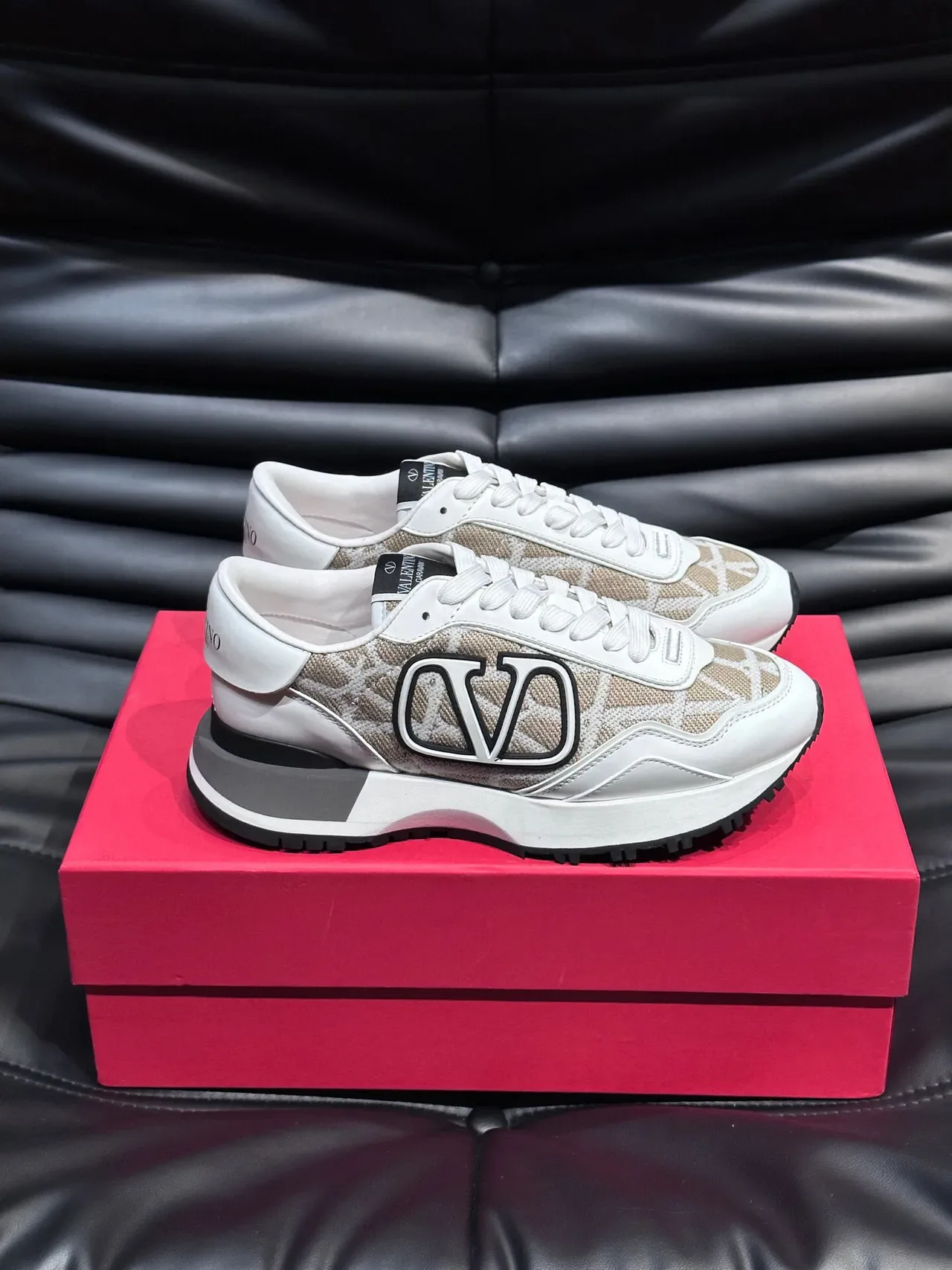 Valentino VLTN Runner Beige et Blanc Lifestyle Sneakers 4