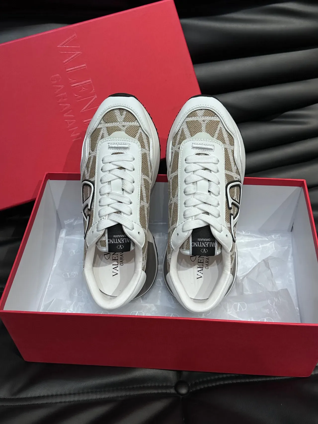 Valentino VLTN Runner Beige et Blanc Lifestyle Sneakers 5