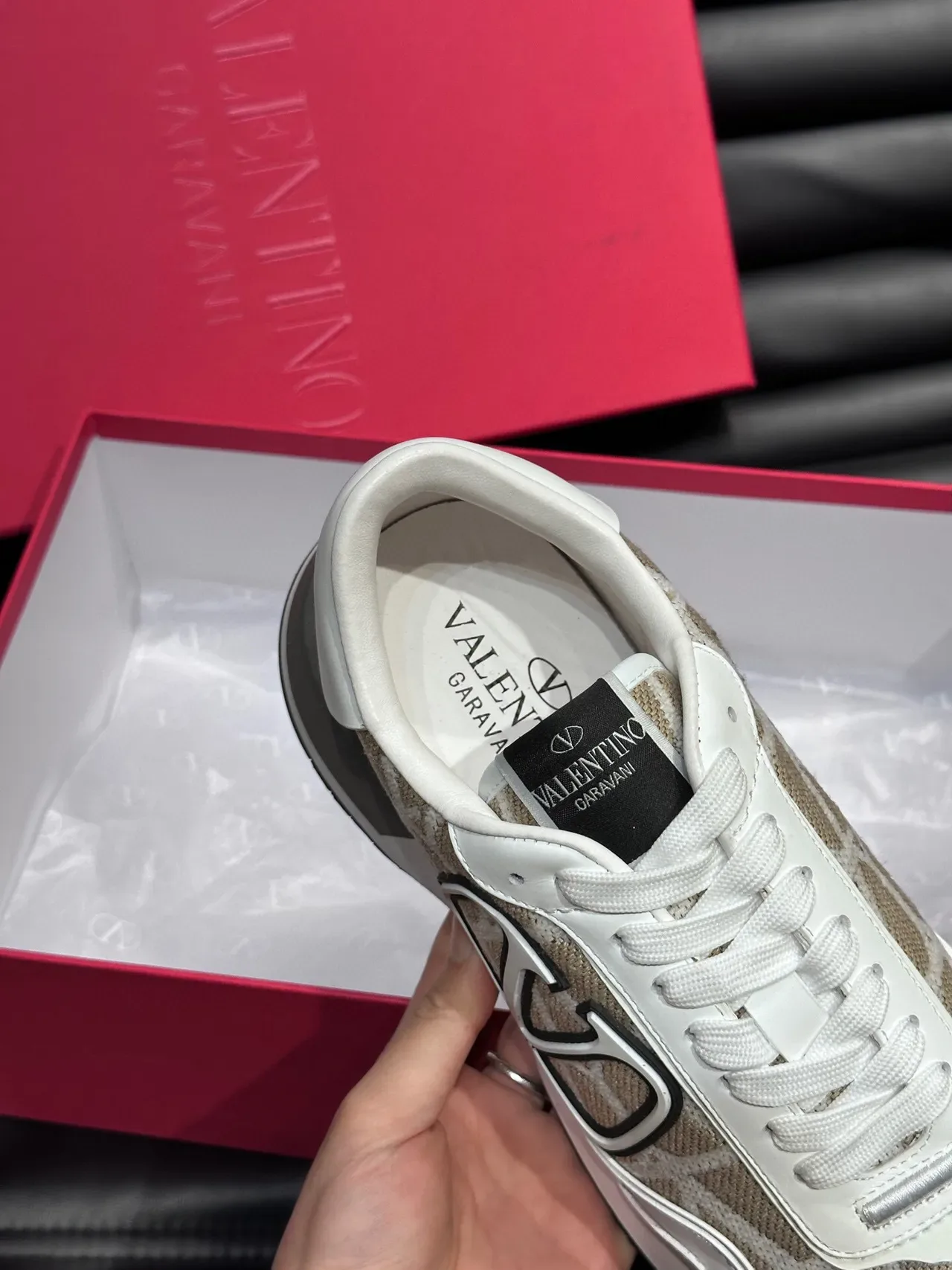 Valentino VLTN Runner Beige et Blanc Lifestyle Sneakers 8