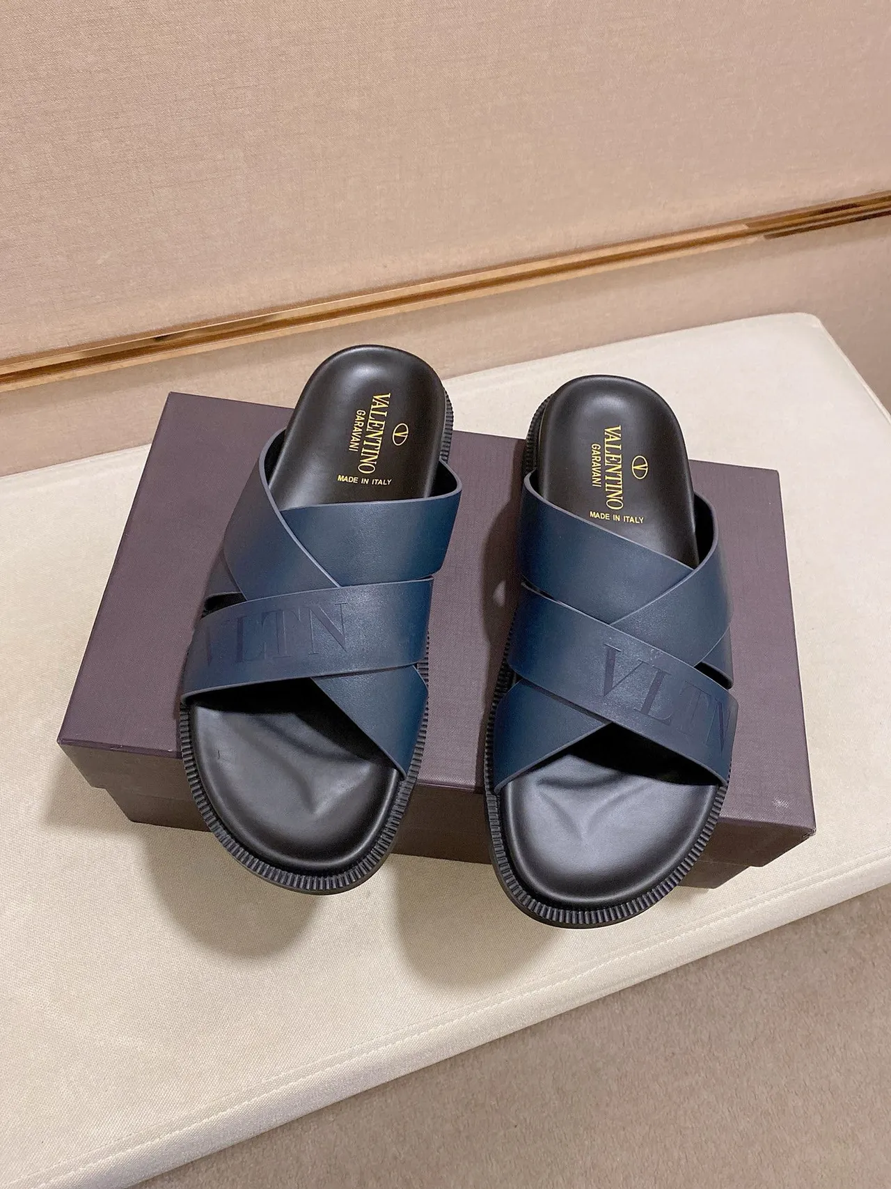 Valentino VLTN Slide Black Navy Brown 拖鞋 4