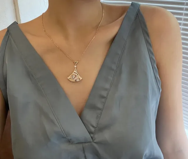 Van Cleef & Arpels Alhambra Colar em forma de leque de madrepérola e diamante 3