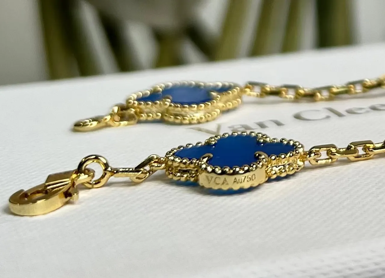 Van Cleef & Arpels Alhambra Quatre Motif Émail Bleu Bracelet Or 4