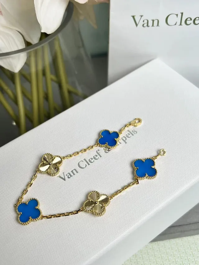 Van Cleef & Arpels Alhambra Quatre Motif Émail Bleu Bracelet Or 5
