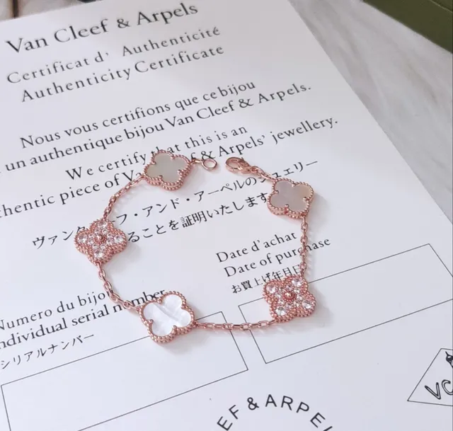 Van Cleef & Arpels Alhambra 玫瑰金 珍珠母贝及Pavé水晶手链 4