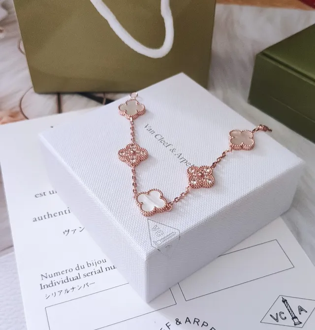 Van Cleef & Arpels Alhambra 玫瑰金 珍珠母贝及Pavé水晶手链 5