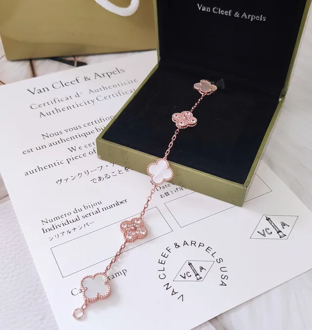 Van Cleef & Arpels Alhambra 玫瑰金 珍珠母贝及Pavé水晶手链 6