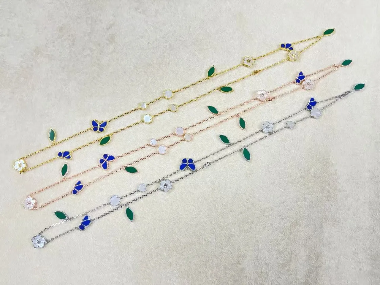 Van Cleef & Arpels Alhambra Collier Papillon Émail et Mère de perle 2