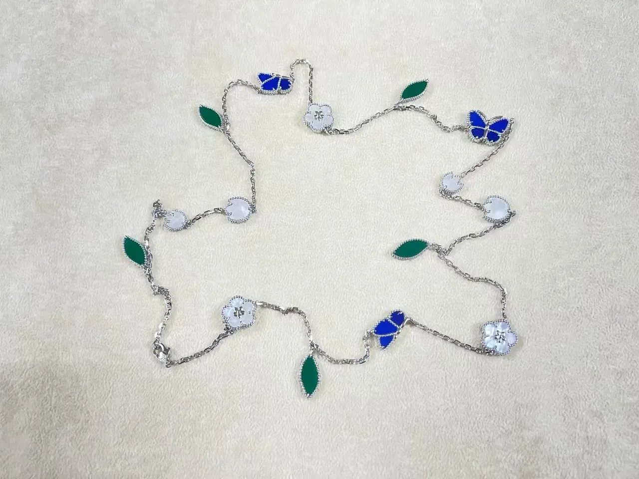 Van Cleef & Arpels Alhambra Collier Papillon Émail et Mère de perle 6
