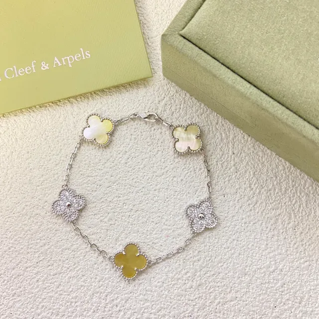 Van Cleef & Arpels Alhambra Pulseira de Trébol de Quatro Folhas 2