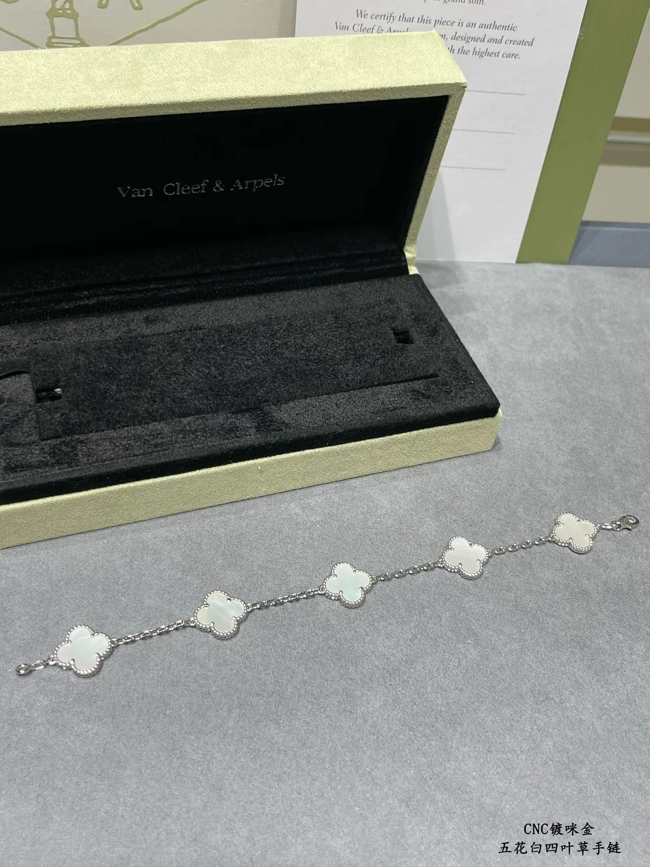 Van Cleef & Arpels Alhambra Trèfle à quatre feuilles Mère de perle Bracelet 8