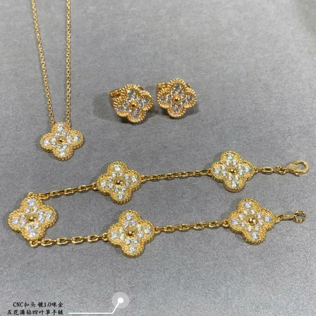 Van Cleef & Arpels Alhambra Four-Leaf Clover Pavé Diamond Bracelet 2