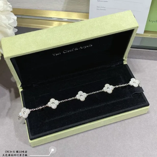 Van Cleef & Arpels Alhambra Four-Leaf Clover Pavé Diamond Bracelet 5