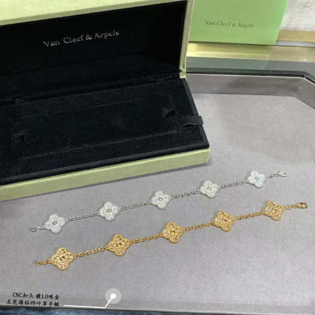Van Cleef & Arpels Alhambra Four-Leaf Clover Pavé Diamond Bracelet 7