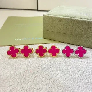 Van Cleef & Arpels Alhambra أقراط دبوس مينا فوشيا برسيم