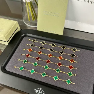 Van Cleef & Arpels ألهامبرا سوارات كلوفر مينا ذهبية