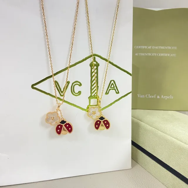 Van Cleef & Arpels Alhambra Coccinelle et Fleur Collier à deux pendentifs 3
