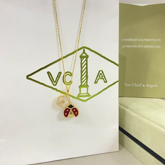 Van Cleef & Arpels Alhambra Coccinelle et Fleur Collier à deux pendentifs 5