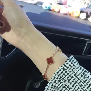 Van Cleef & Arpels Alhambra Émail rouge Trois motifs Bracelet en or