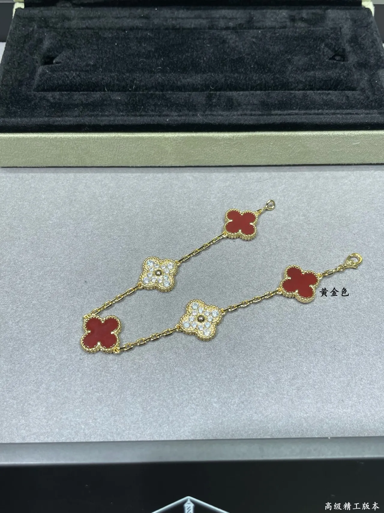 Van Cleef & Arpels Alhambra Ouro Vermelho Motivo de Trébol de Quatro Folhas Esmalte e Pavé de Pedras Brazalete 3