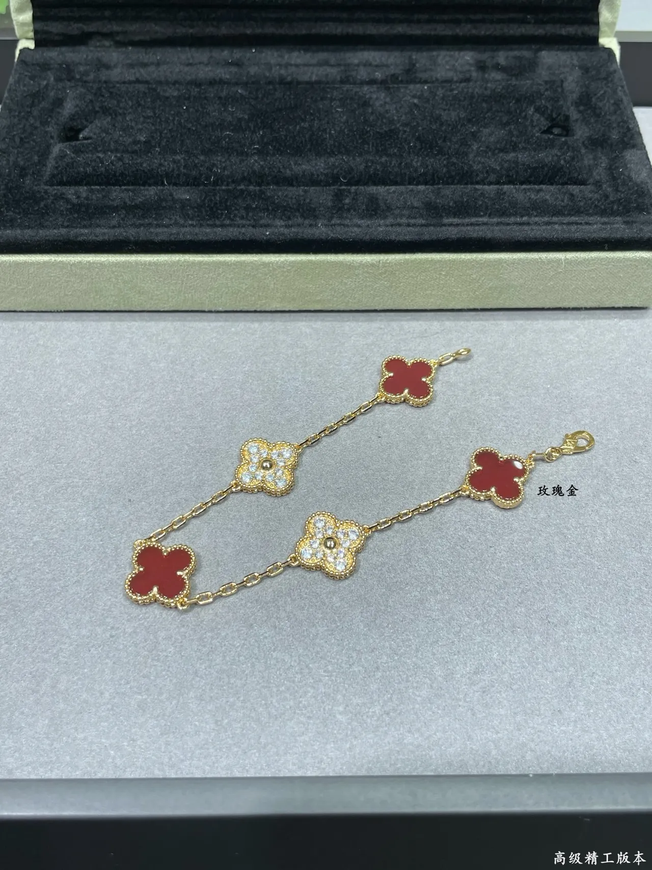 Van Cleef & Arpels Alhambra Ouro Vermelho Motivo de Trébol de Quatro Folhas Esmalte e Pavé de Pedras Brazalete 5