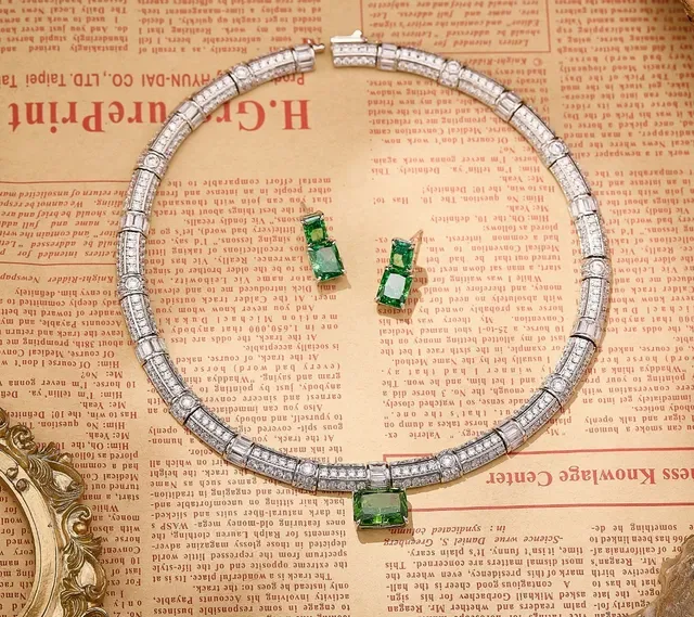 Van Cleef & Arpels Diamond and Green Gemstone Necklace 2